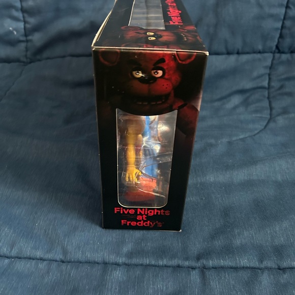 Five Nights at Freddy's 4-Pack: Toy Freddy Toy Bonnie Toy Chica & Mangle 5” - Picture 7 of 10